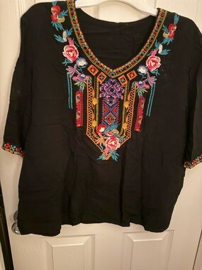 Embroidered V-Neck Black Women's Top with Floral Accents